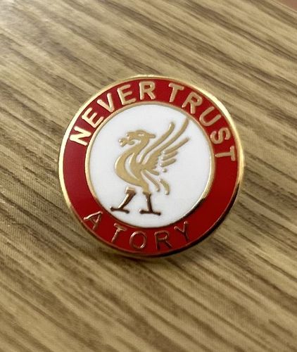 Pre-Order:Never Trust a Tory Badge(White Inner)-FOR DELIVERY IN ABOUT 3 WEEKS
